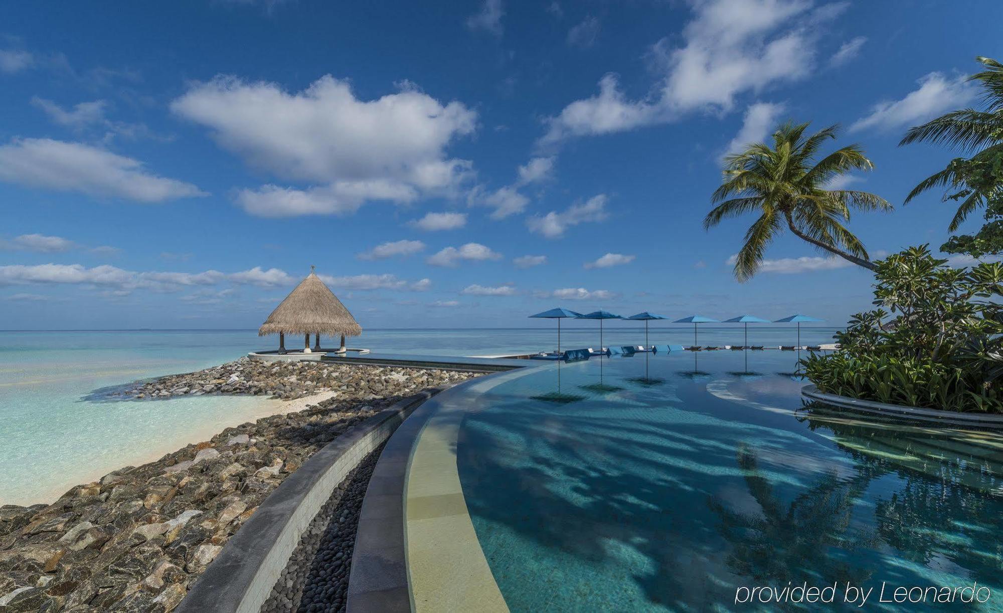 Four Seasons Maldives At Kuda Курортний комплекс