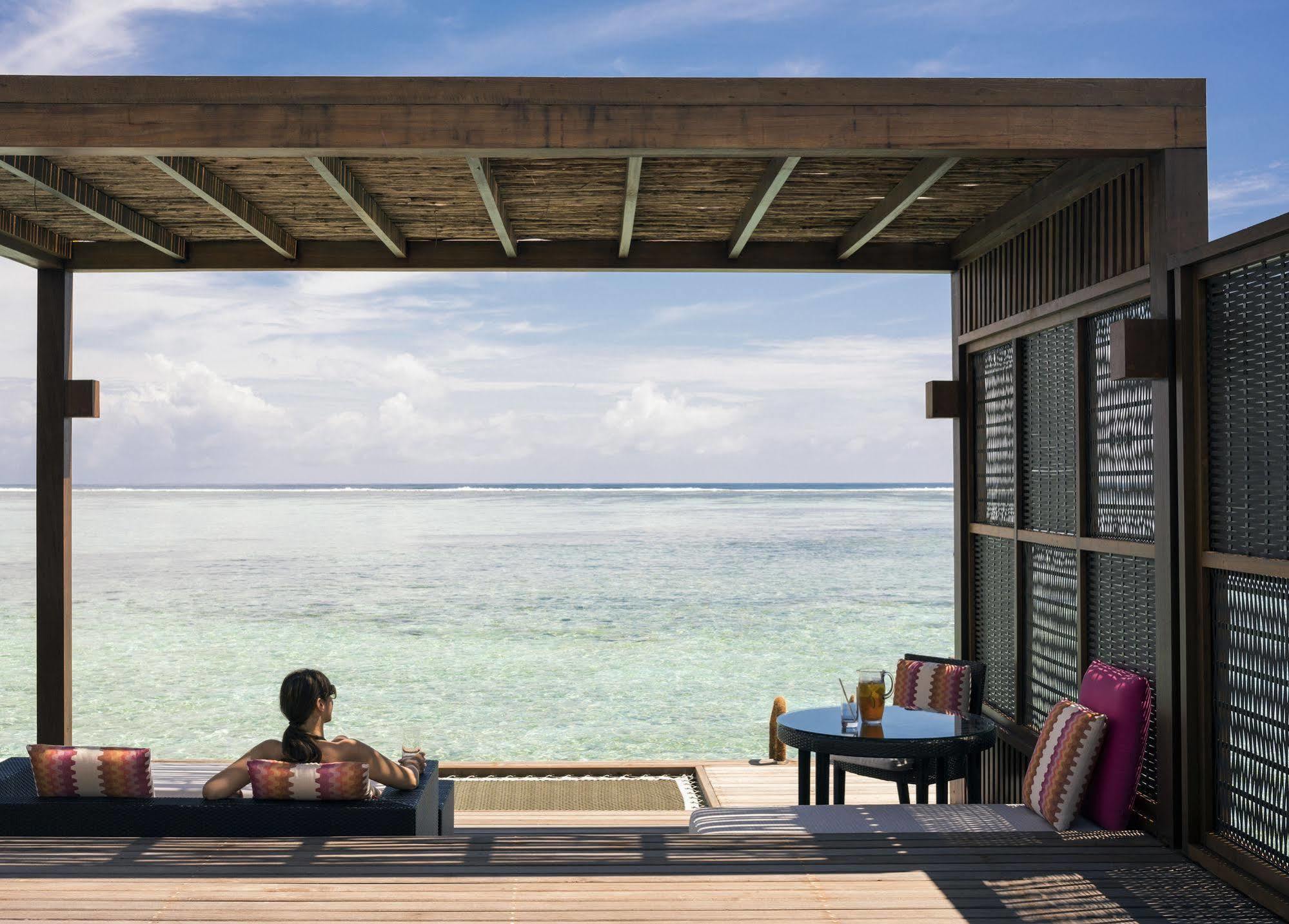 Four Seasons Maldives At Kuda Курортний комплекс